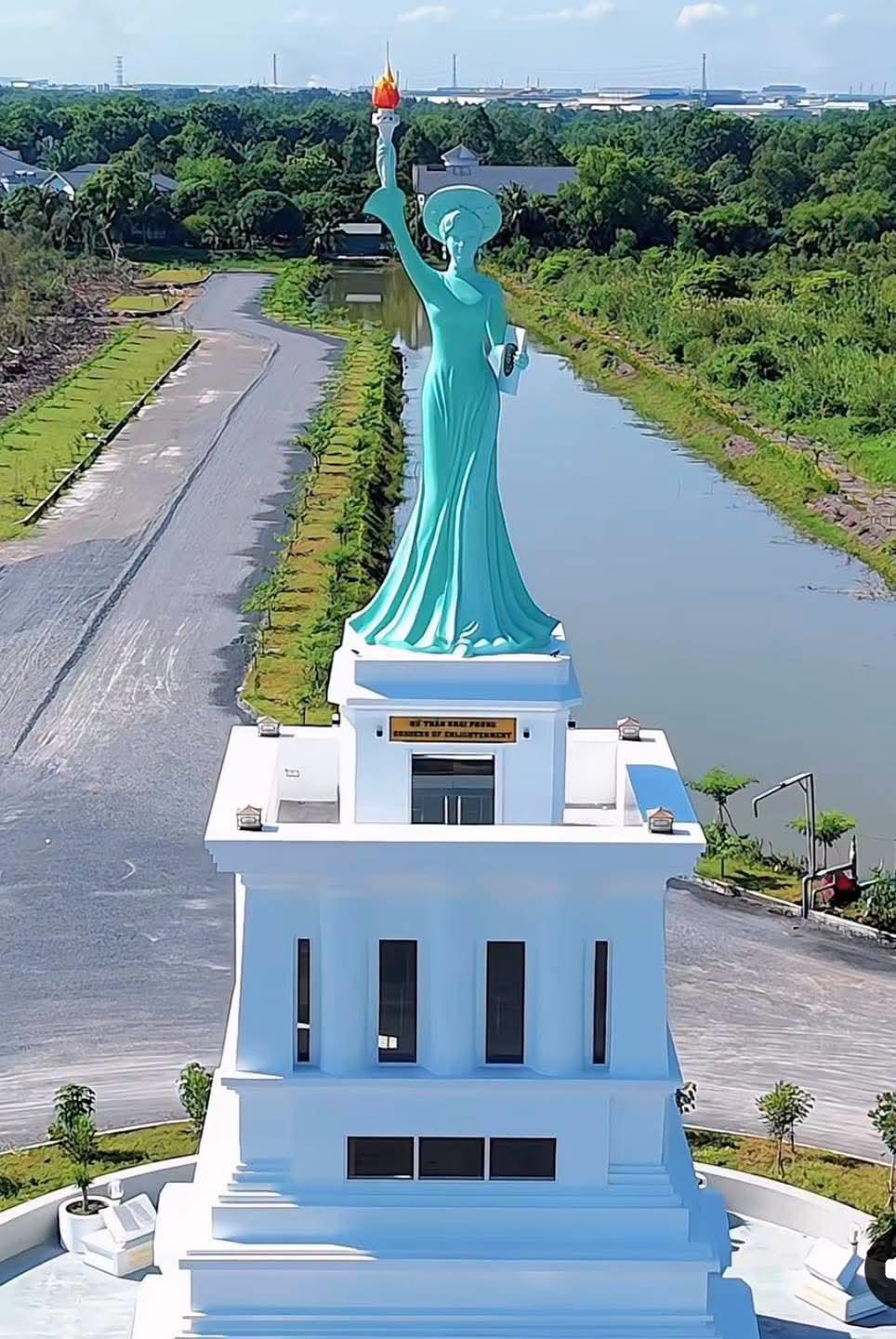 Nữ thần "Khai Dóng"